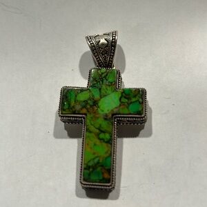 100% authentic green turquoise pendant set in 925 silver